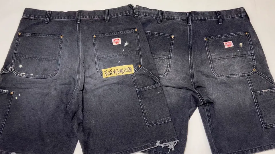 Original proofing SAINT Mxxxxxx DOUBLE KNEE SHORTS/BLK Knee patches splashed with ink, washed and damaged denim shorts. Washed black S-XL. Custom woven and dyed denim fabric with clear texture. Heavy washing and water fading to create local mottled fading/hole effects. Artificial distressing to simulate natural wearing marks. VINTAGE sense. Original consistent damage treatment. Hand splashed ink and paint. Original consistent wash mark/pocket mark. Double knee patches. Rivet reinforcement. Improve functionality while enhancing design